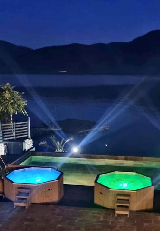 Bazén v ubytování Donau Resort nebo v jeho okolí