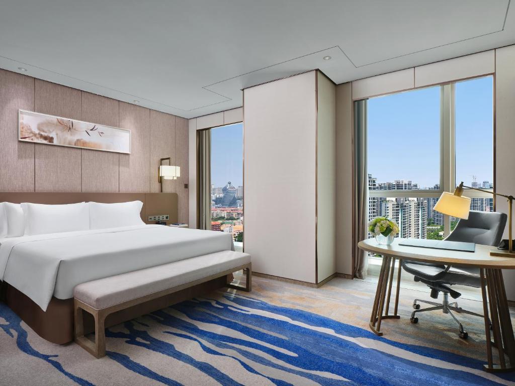 Postel nebo postele na pokoji v ubytování InterContinental Xiamen by IHG