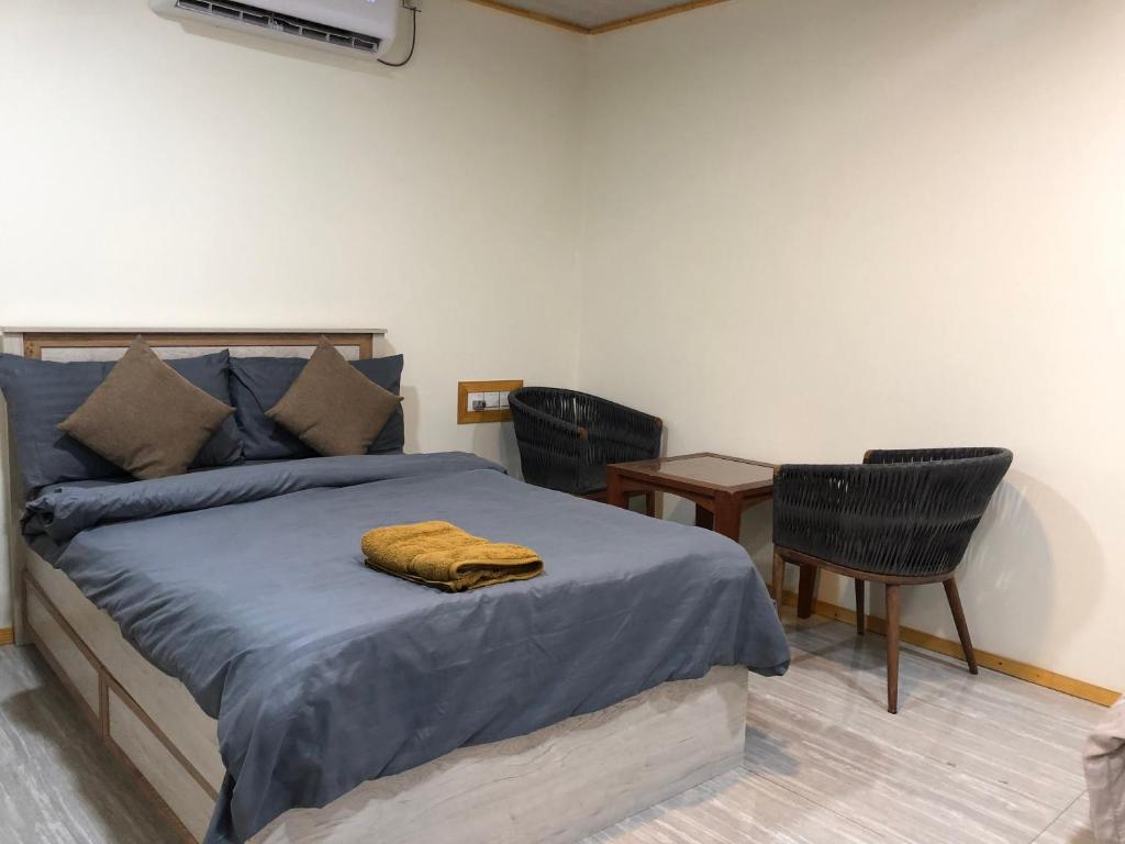 Postel nebo postele na pokoji v ubytování Rashuthere Maldives