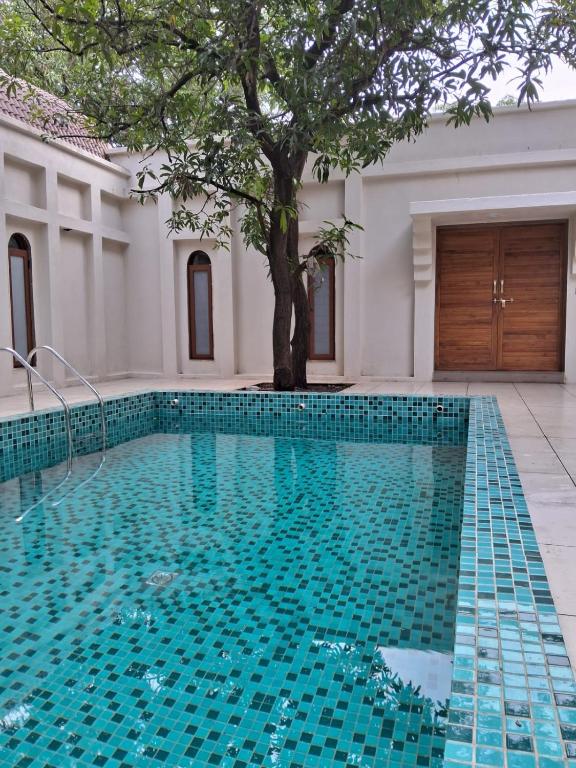 Bazén v ubytování Le Casa Lion Resort A Premium Resort In Sasan Gir nebo v jeho okolí