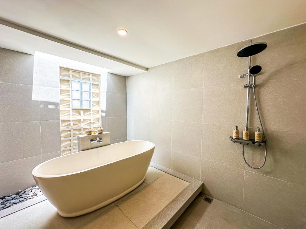 Koupelna v ubytování Ghana Villa Seminyak by Pramana Villas