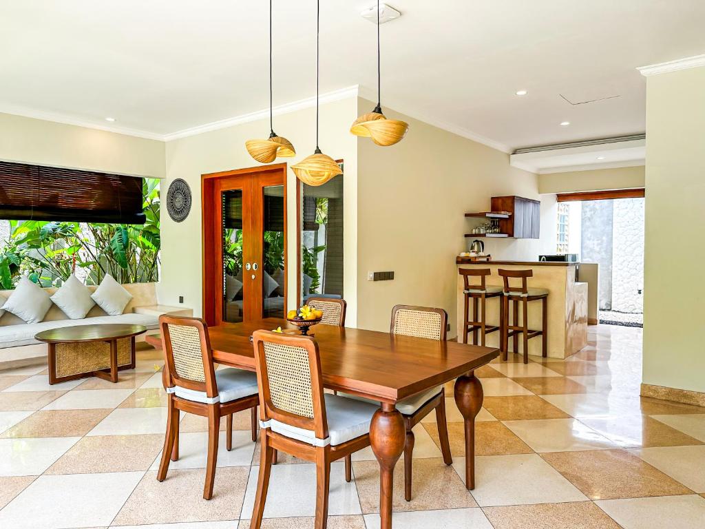 Kuchyň nebo kuchyňský kout v ubytování Ghana Villa Seminyak by Pramana Villas