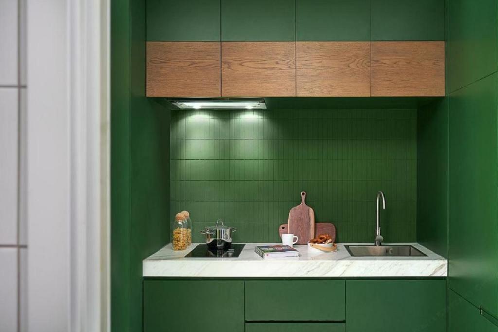 Kuchyň nebo kuchyňský kout v ubytování basePLUS-Shanghai BINJIANG Serviced Apartment