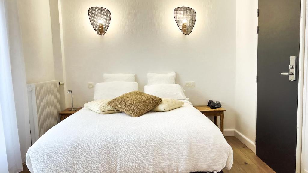 Postel nebo postele na pokoji v ubytování Logis hôtel Restaurant Le Faisan Dore
