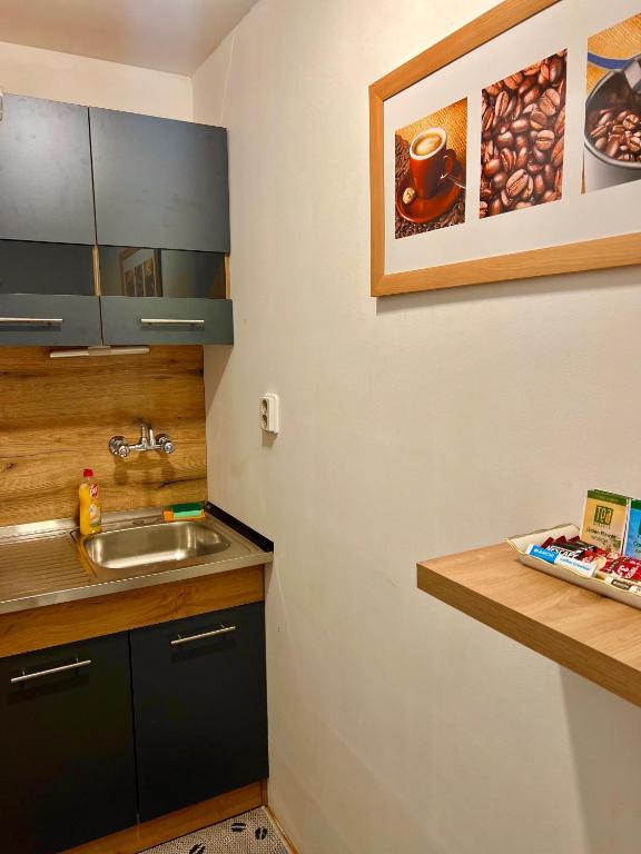 TOP Center, basement fl, 7 beds, 10min from Serdica