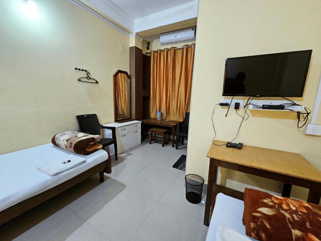 TV a/nebo společenská místnost v ubytování Hotel Rishiraj