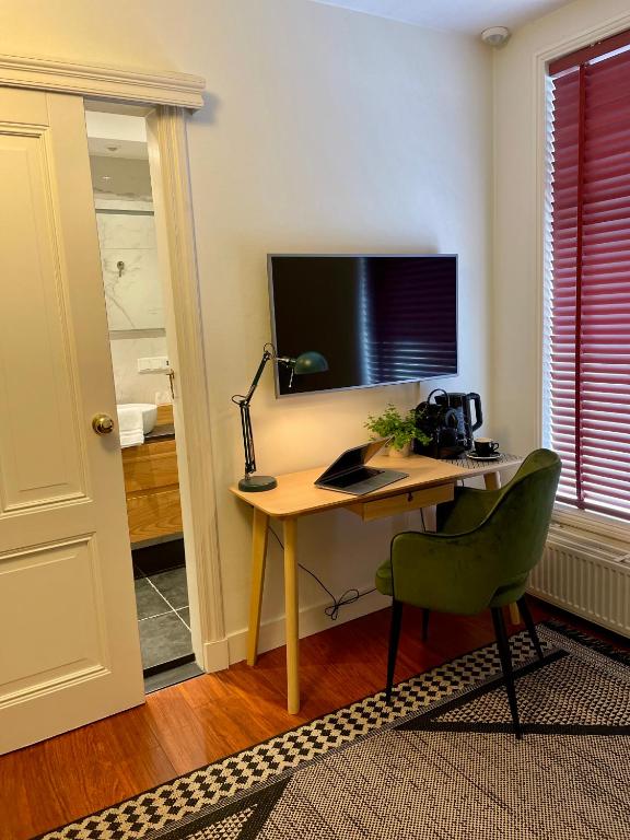 TV a/nebo společenská místnost v ubytování Hotel De Gravin