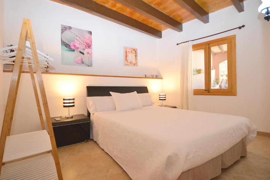 A bed or beds in a room at Villa Victori