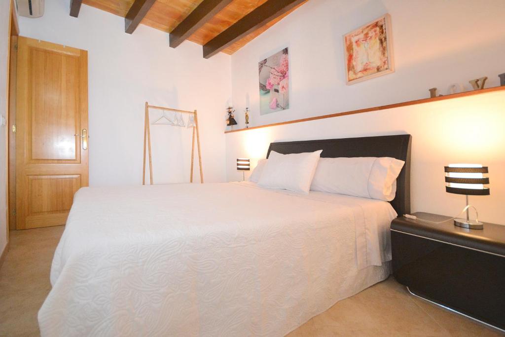 A bed or beds in a room at Villa Victori