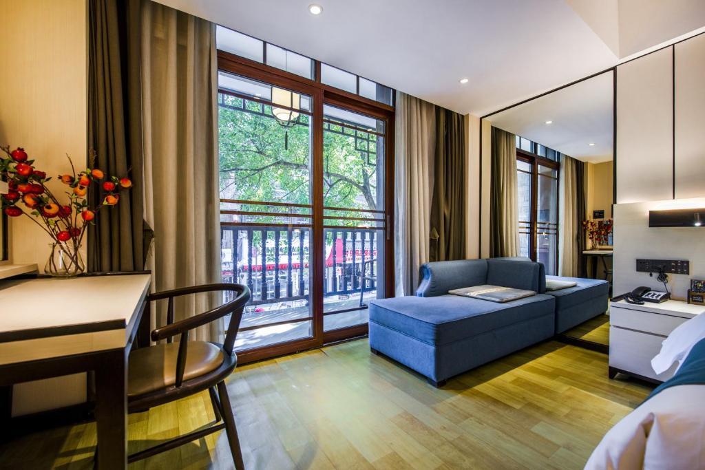 和沐嘉江岸星河酒店-凤凰古城虹桥中路店Jiang'an Xinghe Hotel - Habitación Doble Deluxe Con Balcón