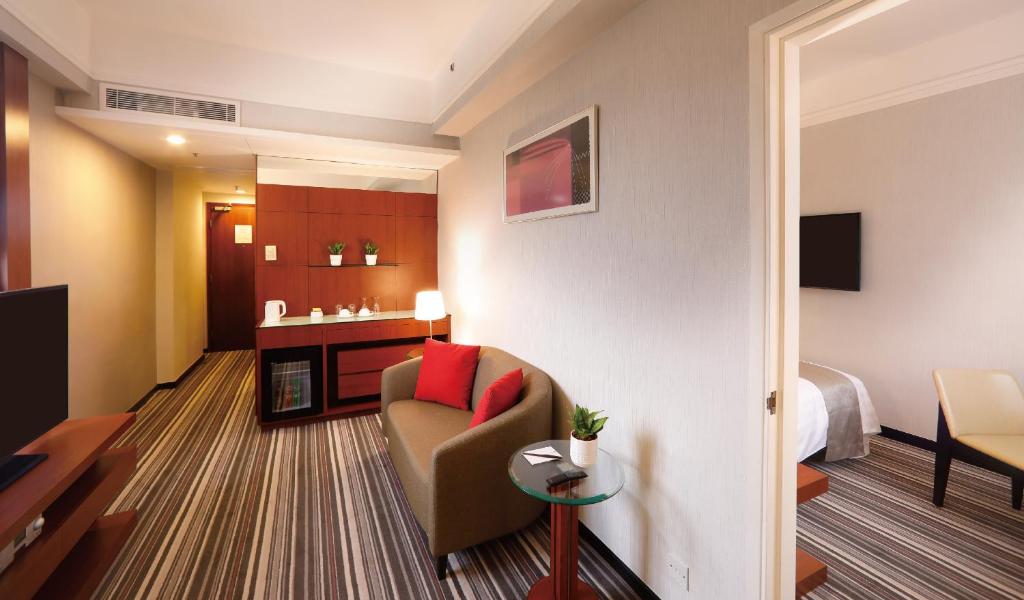 B P International - Harbor Parkview Suite
