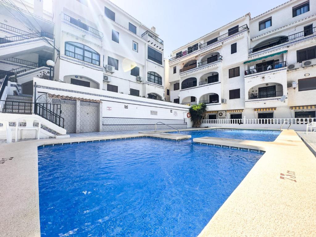 Bazén v ubytování Residential with pool, 500 meters to the beach nebo v jeho okolí
