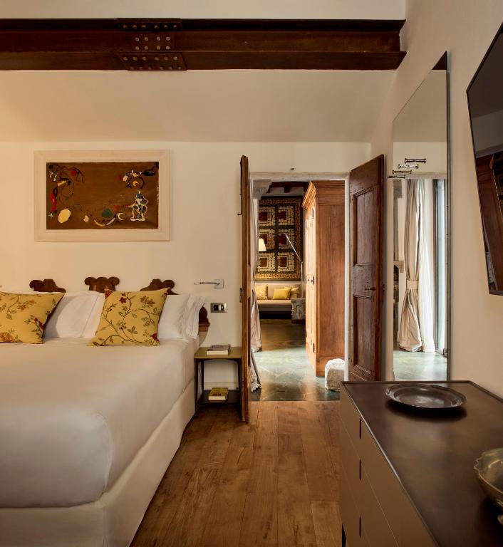 A seating area at Palazzo Delle Pietre - Luxury Apartments