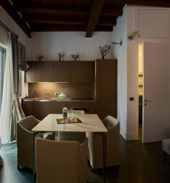 A seating area at Palazzo Delle Pietre - Luxury Apartments