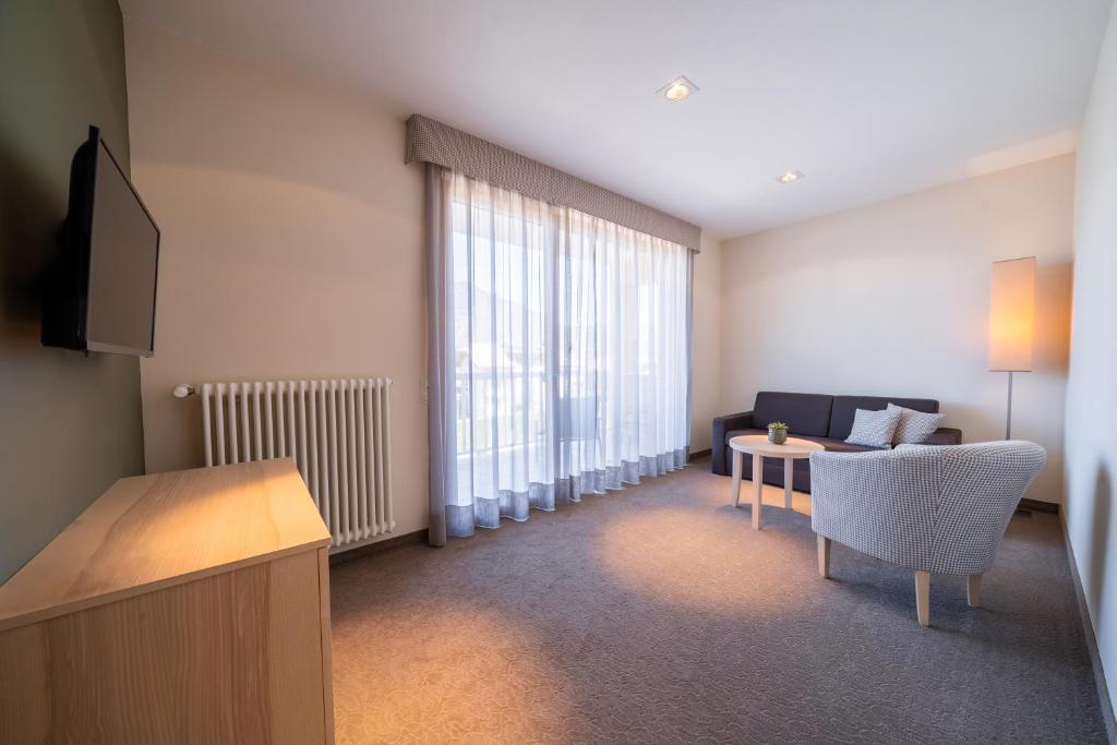 TV a/nebo společenská místnost v ubytování Hotel Frangart an der Weinstraße