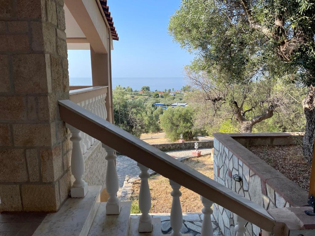 Balkón alebo terasa v ubytovaní Olive stone Villa