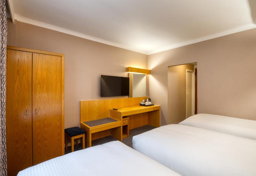 TV a/nebo společenská místnost v ubytování Tavistock Hotel