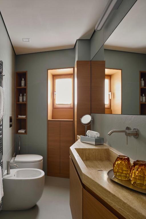 A bathroom at Palazzo Delle Pietre - Luxury Apartments