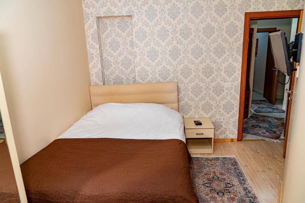 Green Life Apart Hotel - 11