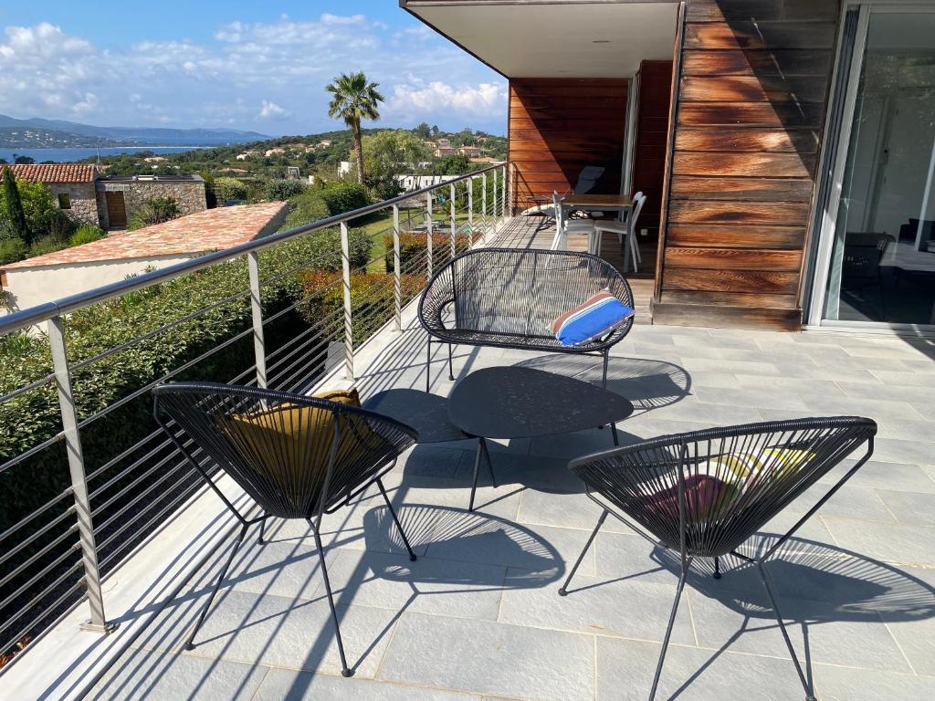 Balcon ou terrasse dans l'établissement Via Mare - Apt avec splendide vue