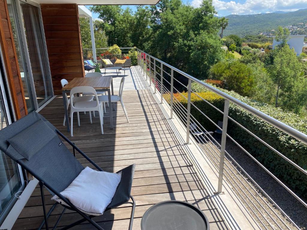 Balcon ou terrasse dans l'établissement Via Mare - Apt avec splendide vue