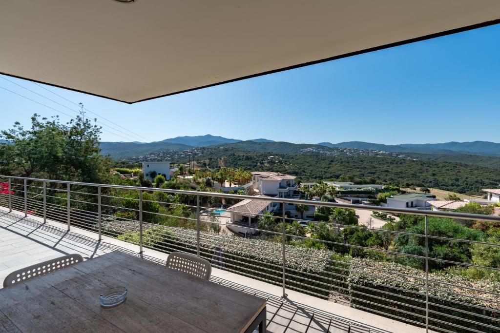 Vue générale sur la montagne ou vue sur la montagne depuis l'appartement
