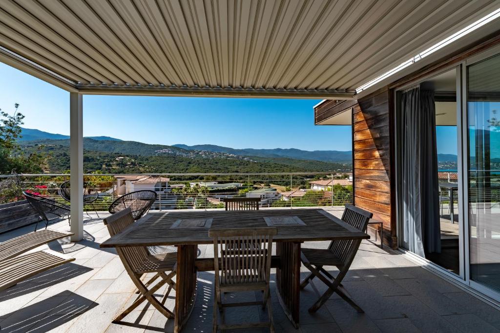 Vue générale sur la montagne ou vue sur la montagne depuis l'appartement