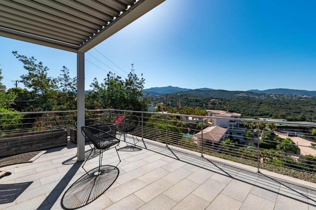 Vue générale sur la montagne ou vue sur la montagne depuis l'appartement