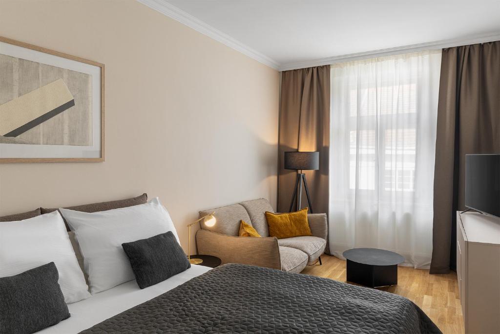 Hunger Wall Residence - 11