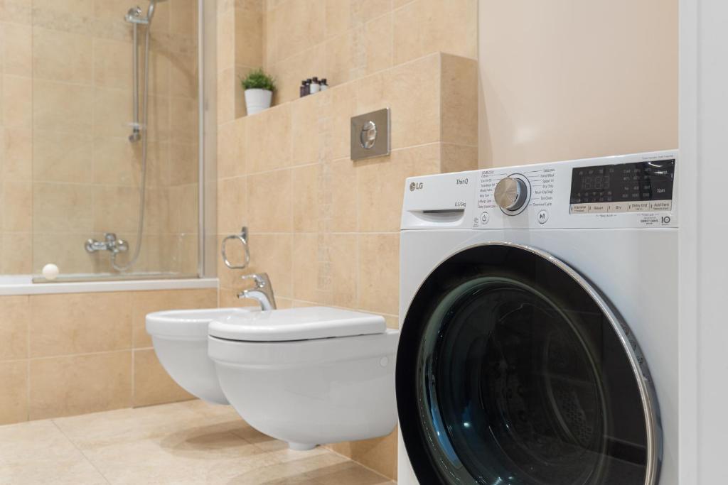 Hunger Wall Residence - 8