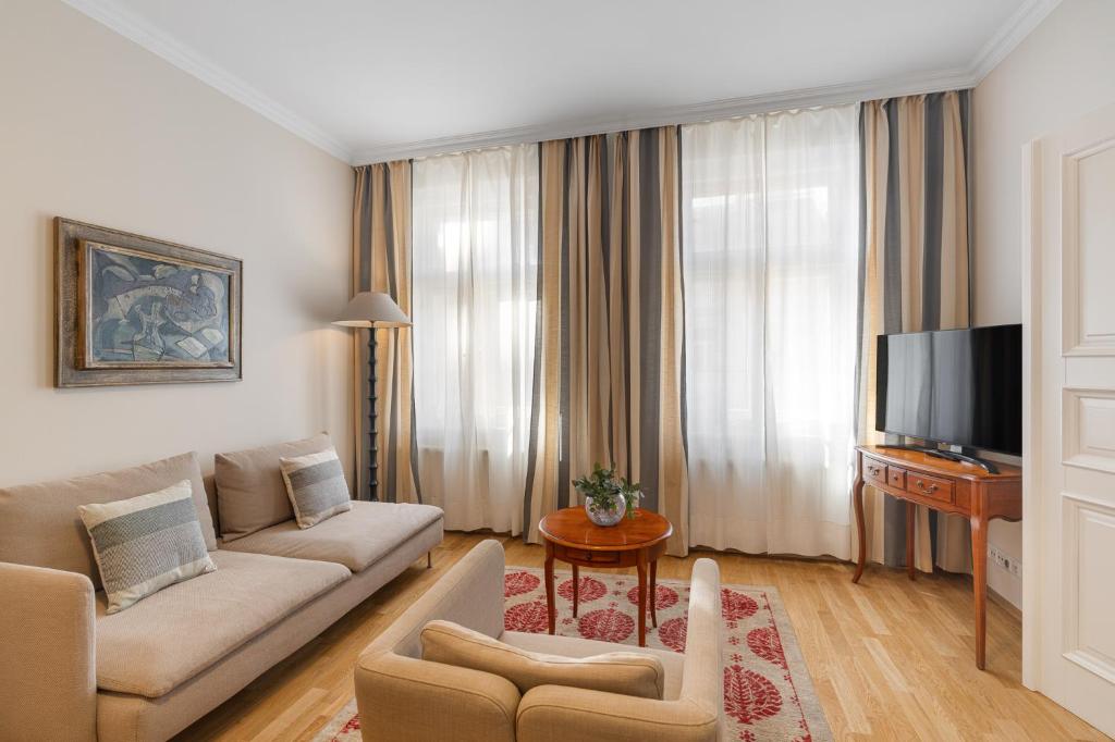 Hunger Wall Residence - 1