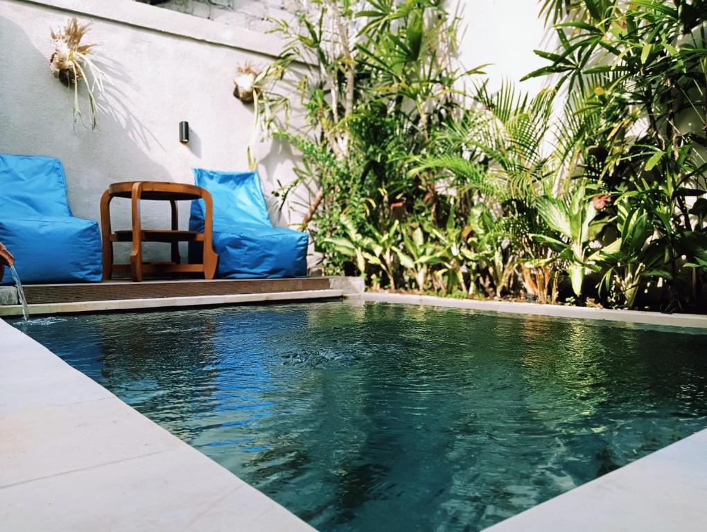 Bazén v ubytování Ngesil Private Joglo & Pool nebo v jeho okolí