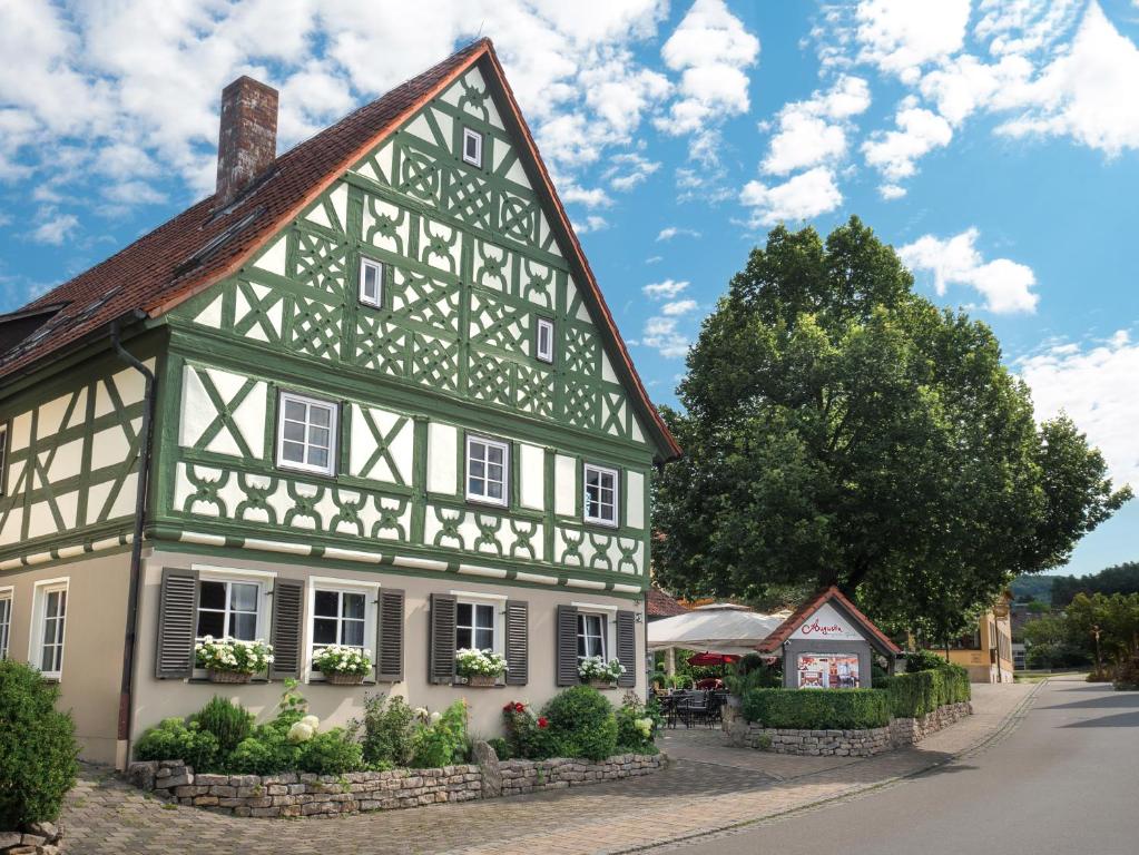 バート・シュタッフェルシュタインにあるLandhotel Augustinの人の村の古家