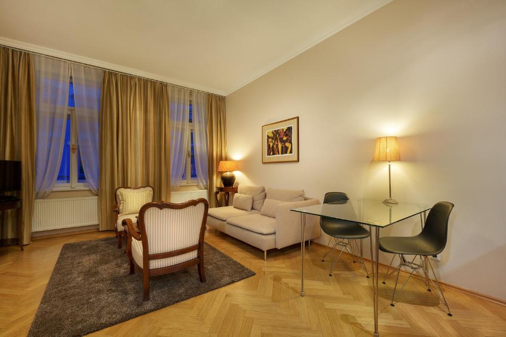 Hunger Wall Residence - 3