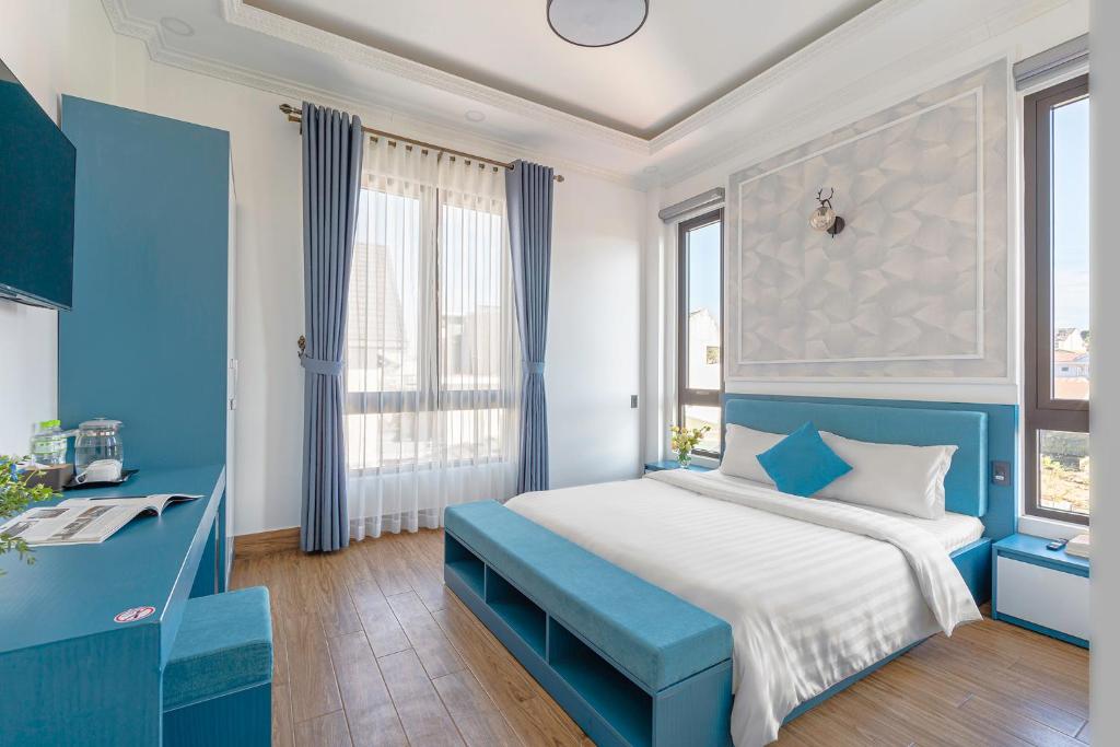 Postel nebo postele na pokoji v ubytování VMT Hotel Da Lat