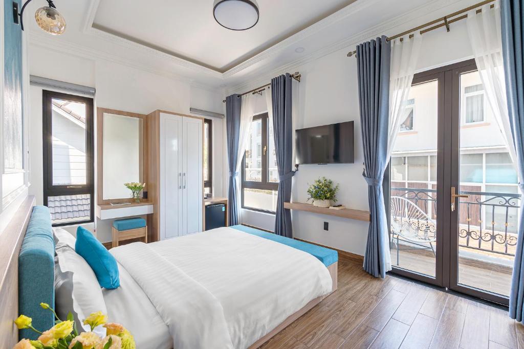 Postel nebo postele na pokoji v ubytování VMT Hotel Da Lat