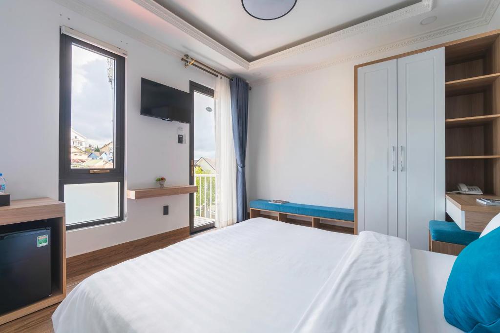 TV a/nebo společenská místnost v ubytování VMT Hotel Da Lat