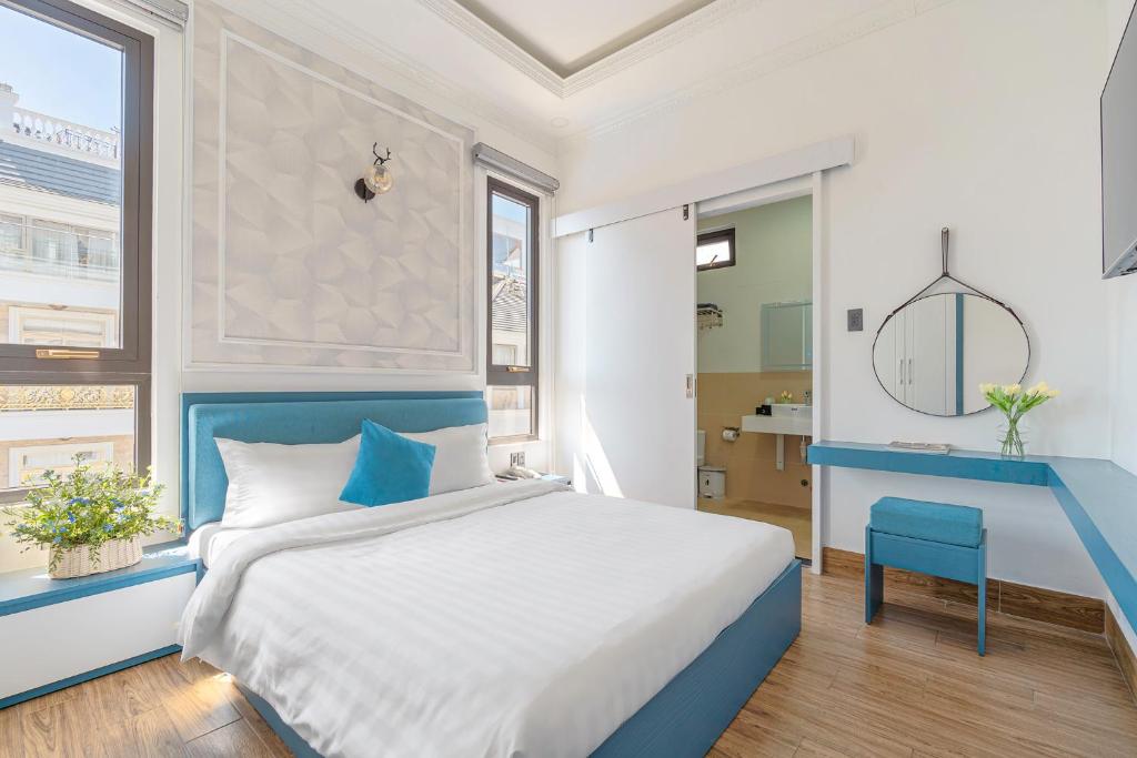 Postel nebo postele na pokoji v ubytování VMT Hotel Da Lat