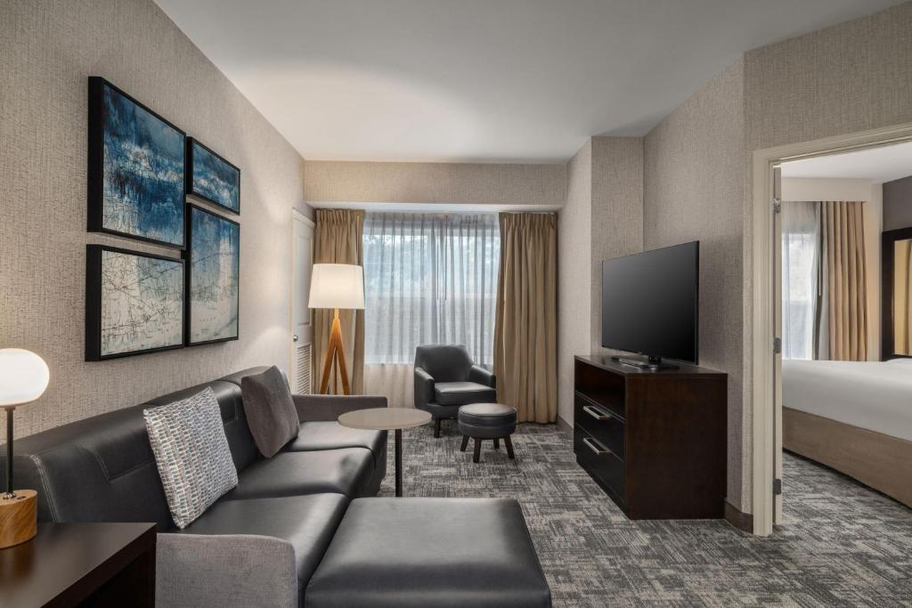 TV a/nebo společenská místnost v ubytování Residence Inn by Marriott Long Island Islip/Courthouse Complex