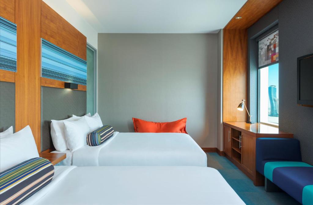 
Aloft Queen Room
