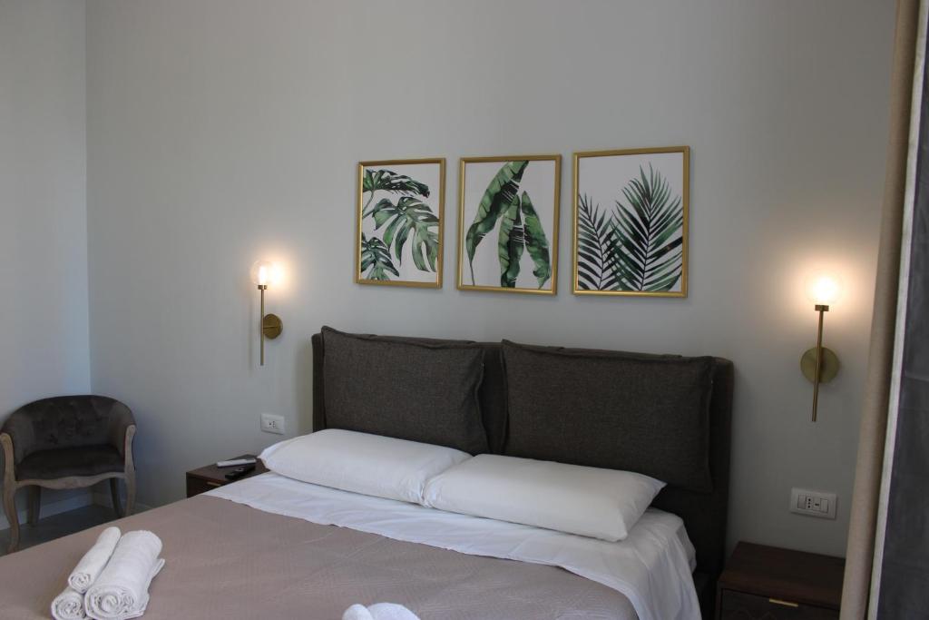 Postel nebo postele na pokoji v ubytování InCentro Elegant Rooms