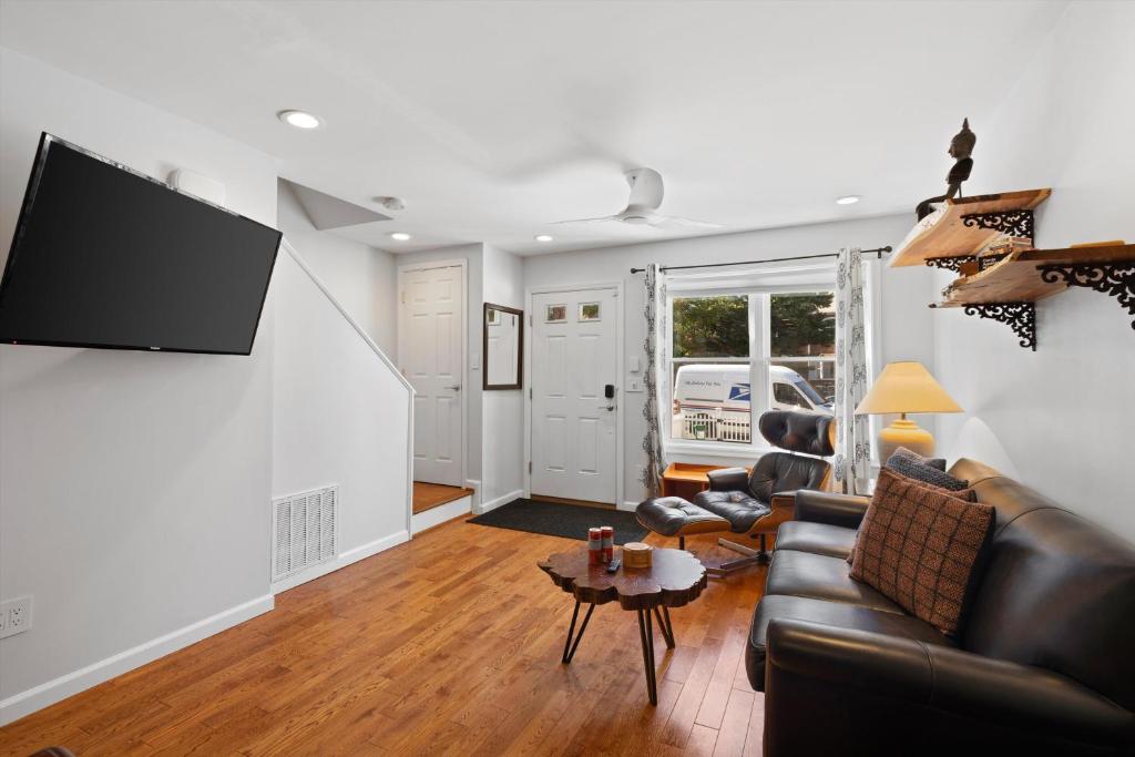 Gallery image of Entire 2-BR Townhome Mins from Del Ray & Old Town in Alexandria