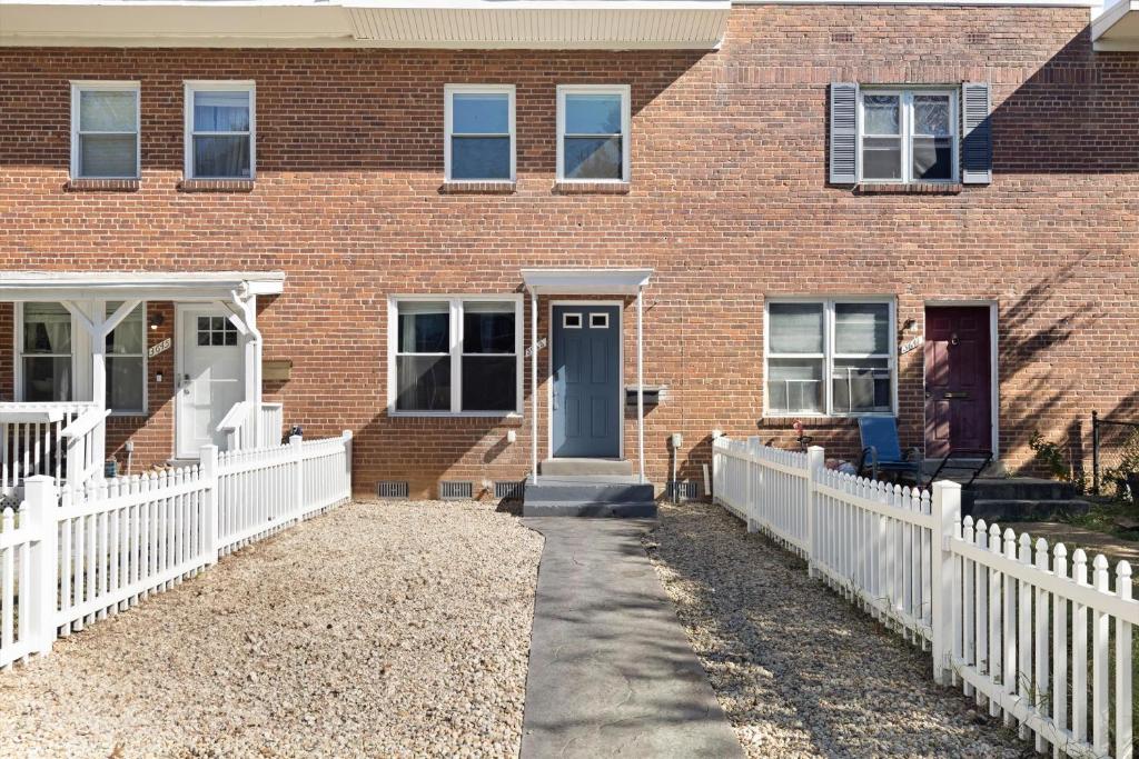 Gallery image of Entire 2-BR Townhome Mins from Del Ray & Old Town in Alexandria