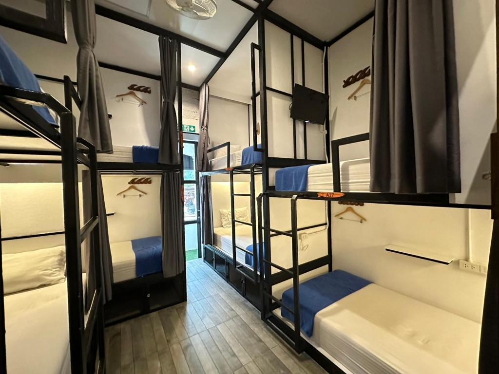 Postel nebo postele na pokoji v ubytování Surf Hostel Krabi