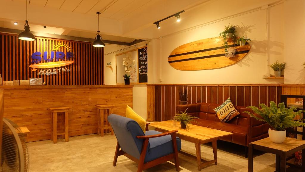 Posezení v ubytování Surf Hostel Krabi