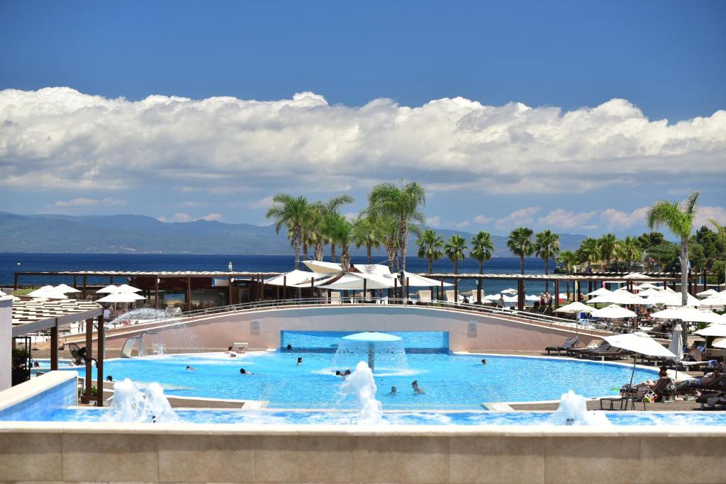 Bazén v ubytování Miraggio Thermal Spa Resort nebo v jeho okolí