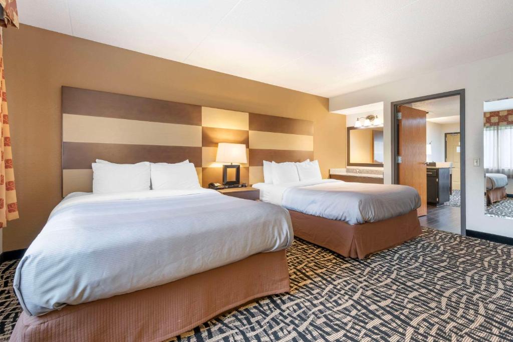 Quality Inn & Suites Mayo Clinic Area photo