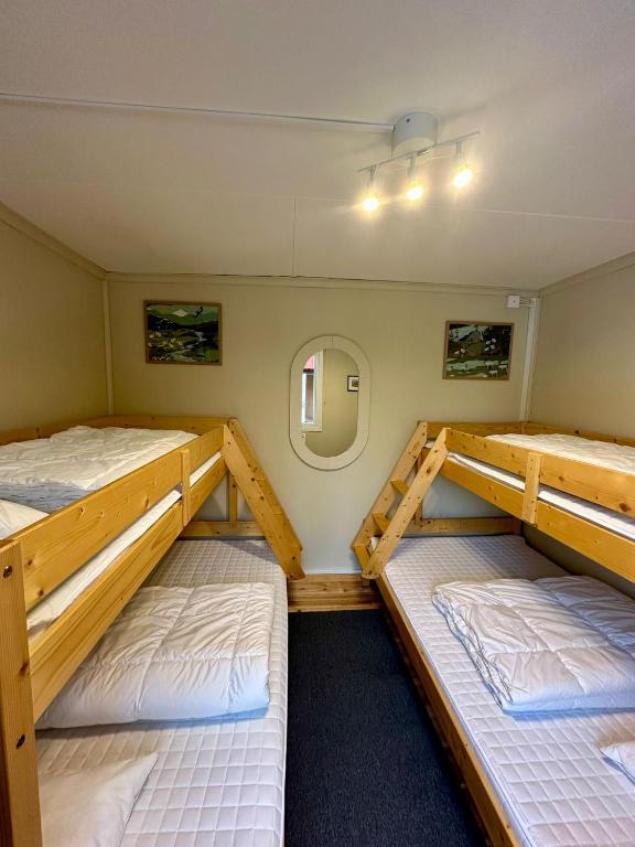 Postel nebo postele na pokoji v ubytování Camp Caroli Family House