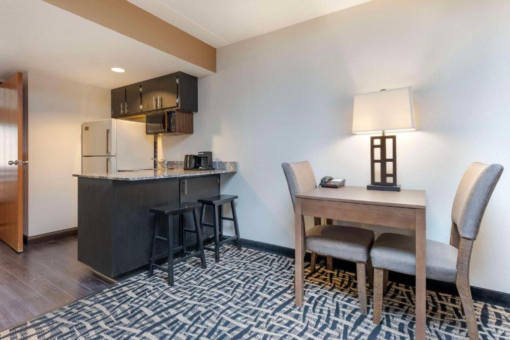 Quality Inn & Suites Mayo Clinic Area, Rochester (updated prices 2025)