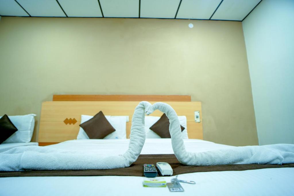 Postel nebo postele na pokoji v ubytování RAAJNEST SERVICE APARTMENTS
